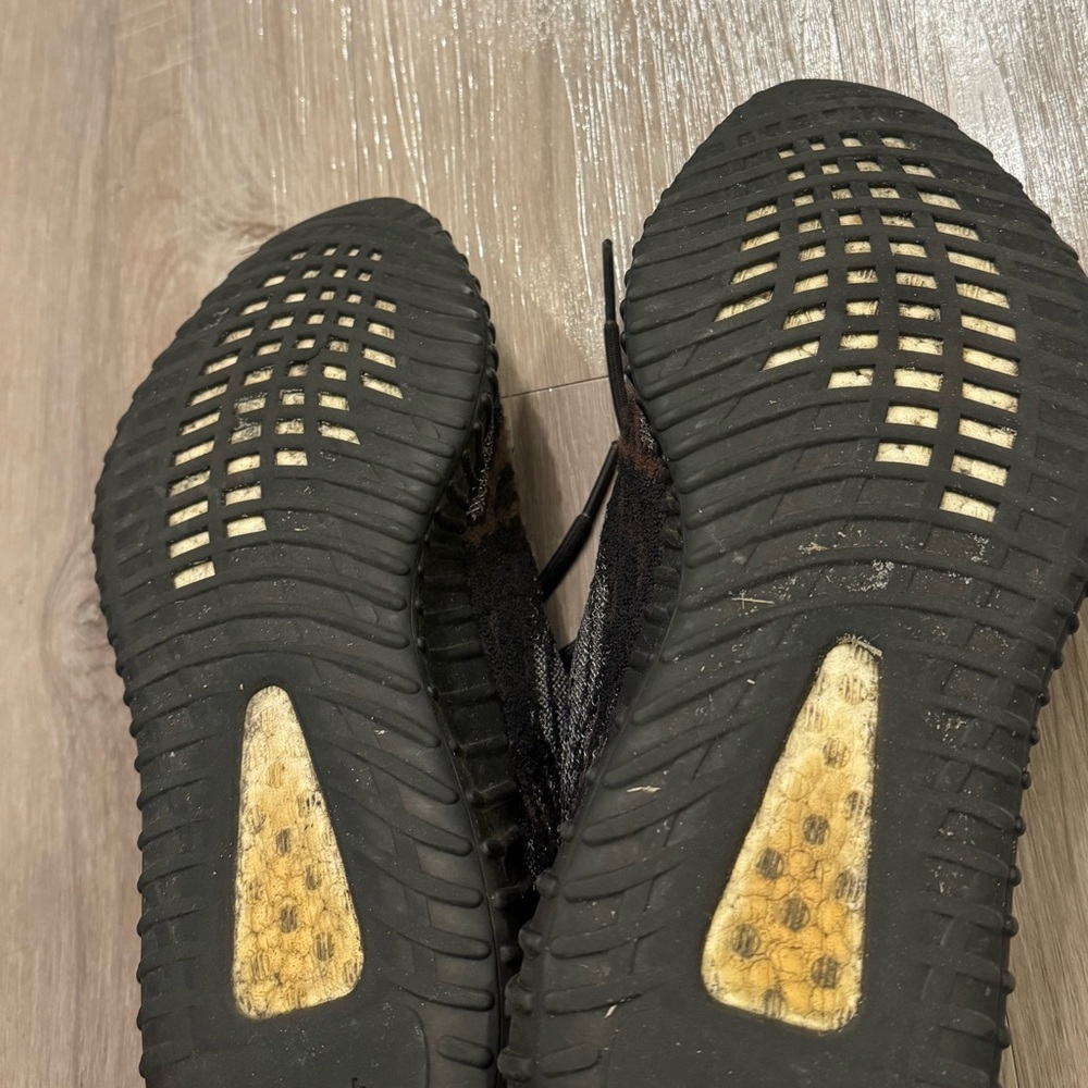 Men’s Yeezys - Picture 6 of 7